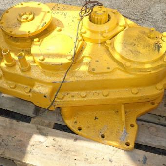 Редуктор раздаточный ДЗ98.10.05.000.2 на автогрейдер ДЗ-98 фото 1